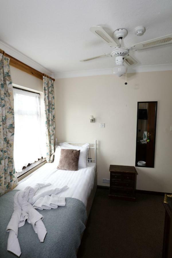 Aylesbray Lodge CBG Eksteriør bilde